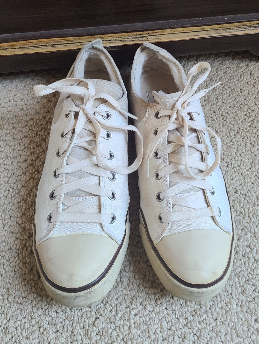 UGG Australia 1798 Canvas Sneakers With Fur Lining - size 8.5